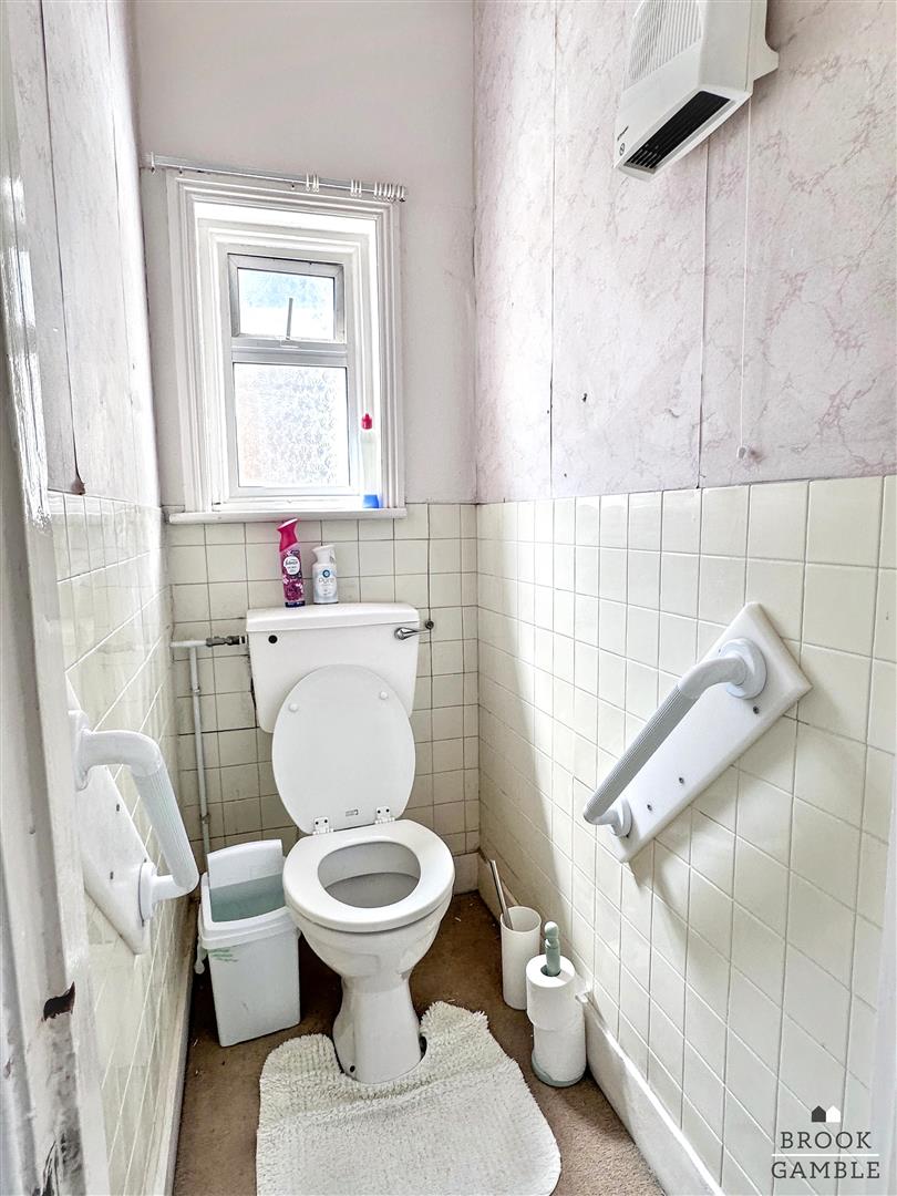 4 Bedroom House - Terraced. Willowfield Square in Eastbourne,  14